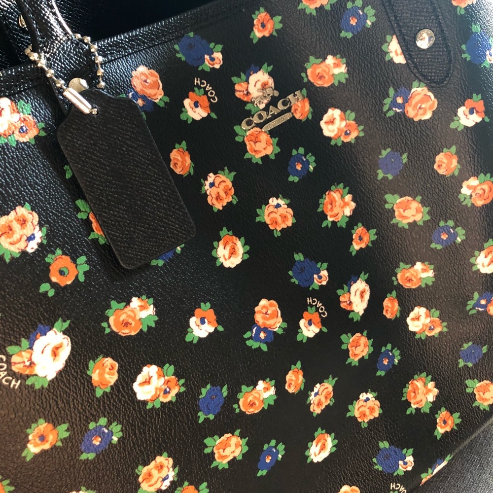 Beautiful Coach Purse - Picture 2 of 8